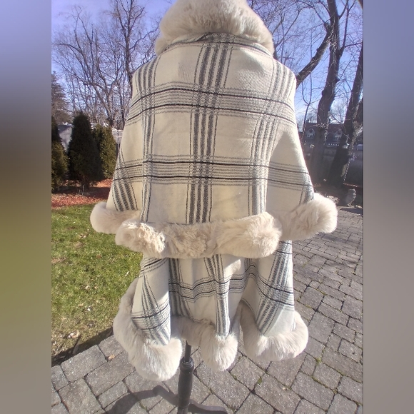 🌱🌾Spring Fling WHITE PLAID Wrap Jacket w/faux fur accents 🌾🌱😲 - Picture 10 of 12